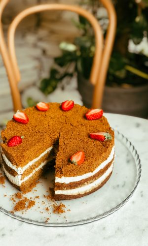 WEGAŃSKIE CIASTO MARCHEWKOWE Z KREMEM KOKOSOWYM