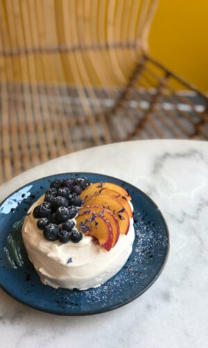 MINI PAVLOVA Z OWOCAMI (6 sztuk)