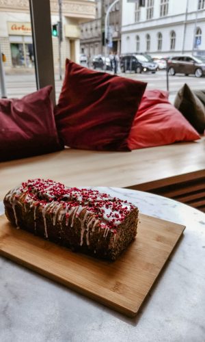 WEGAŃSKA BABKA CYTRYNOWA Z MAKIEM