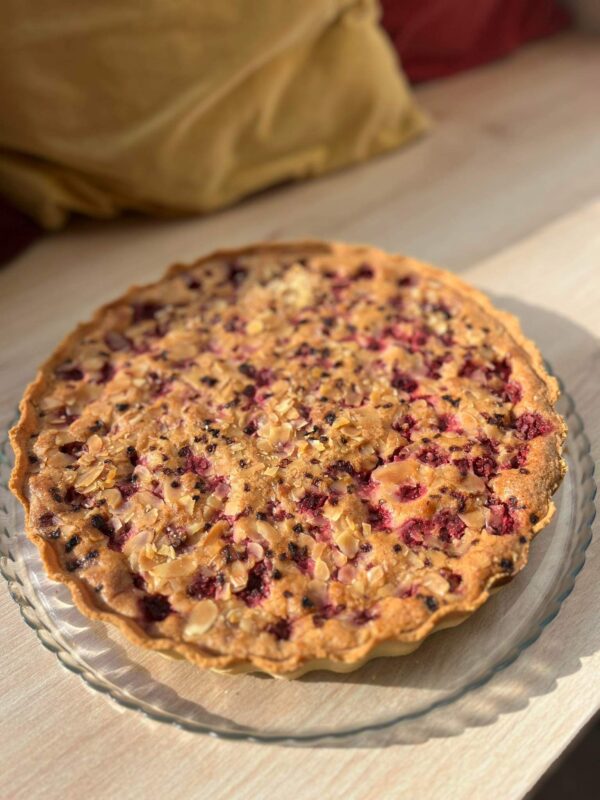 TARTA BAKEWELL Z KREMEM MIGDAŁOWYM I MALINAMI